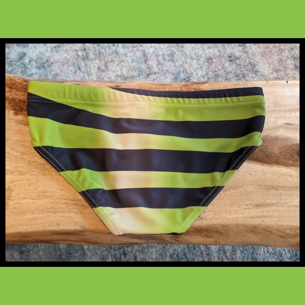 Battysta Green and Back Swim - Picture 15 of 16